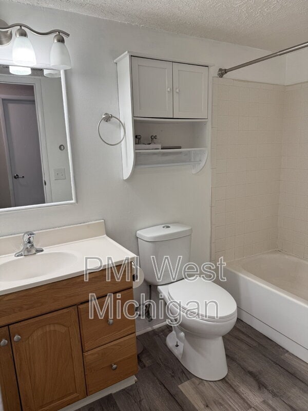 Building Photo - 5852 Shaw St