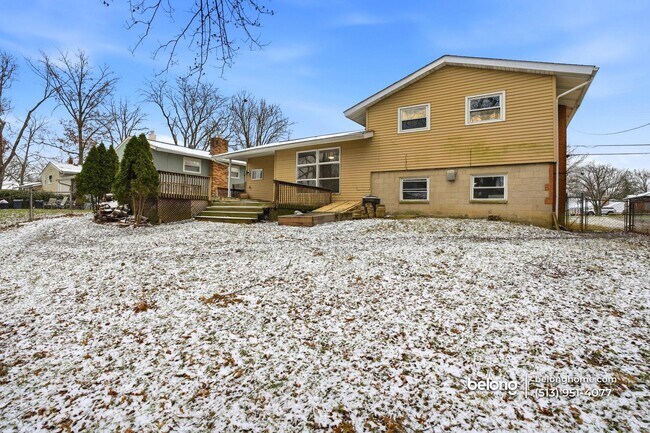 Building Photo - 704 Carlsbad Rd