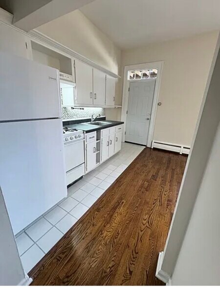 Galley Style Kitchen - 40 Franklin St