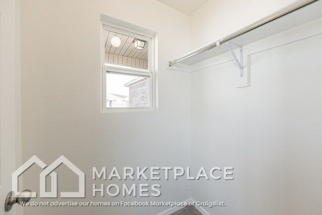 Building Photo - 981 E Starling St