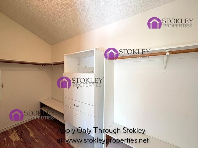 Building Photo - 1105 Rock Creek Way