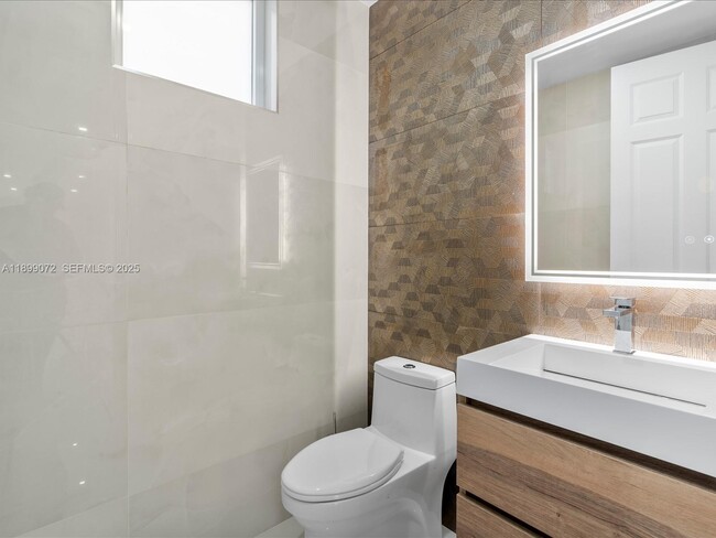 Building Photo - 21227 NE 31st Pl