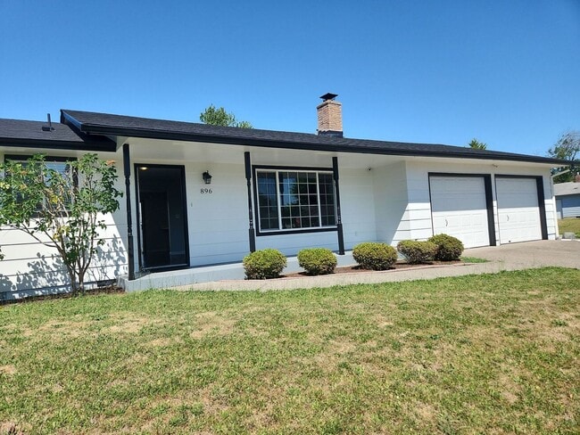 Building Photo - 2 Bedroom 1.5 Bath Washer Dryer Included i...
