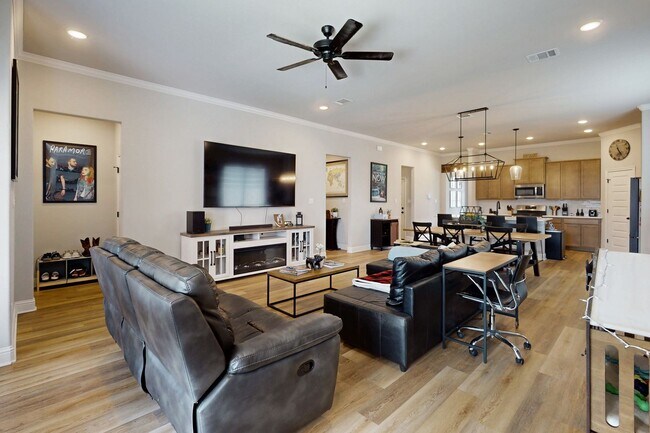 Building Photo - Spectacular Home in Southern Pointe!!