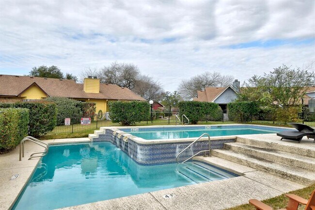 Building Photo - 1601 Faro Dr