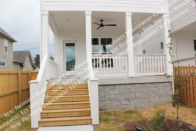Building Photo - 6113B California Avenue-