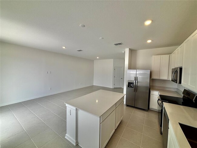 Building Photo - 2634 Armstrong Ave