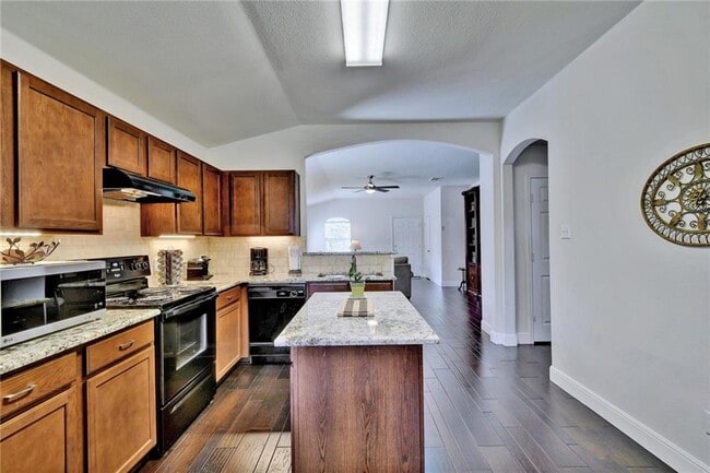 Building Photo - 124 Magpie Goose Ln