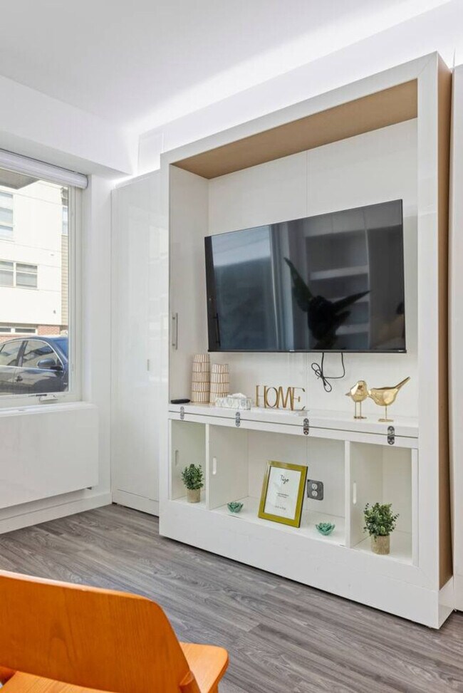 Building Photo - 12607 Larchmere Blvd