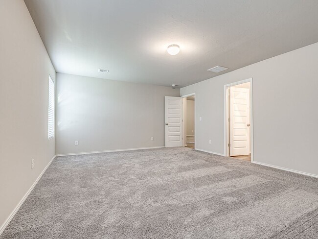Building Photo - 629 W Lola Dr