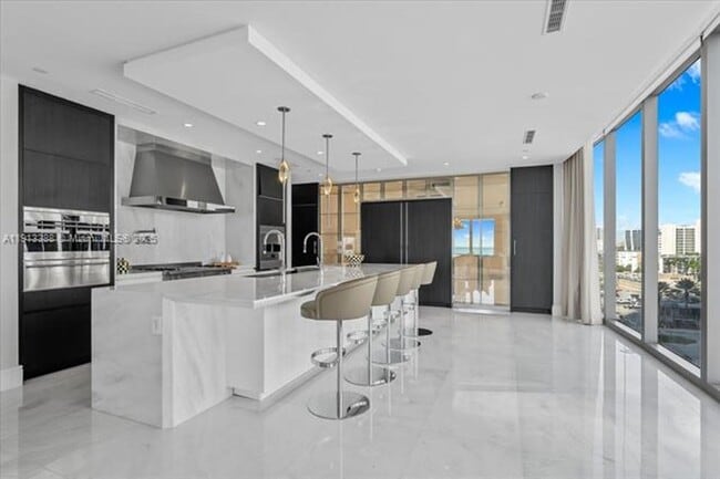 Building Photo - 17975 Collins Ave