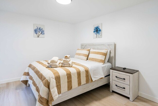 Building Photo - 42 White St Pl