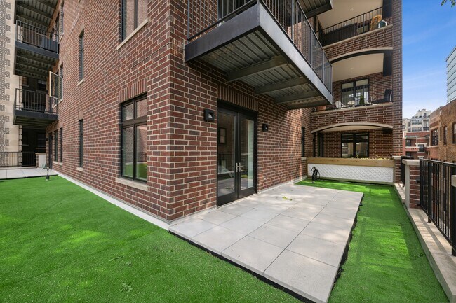 Unit 203 Private Terrace - 434 W Melrose St