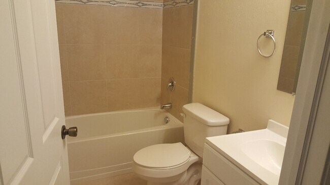 Building Photo - NEWER 3 bedroom 2 bath 1 car garage duplex in SW Cape!!