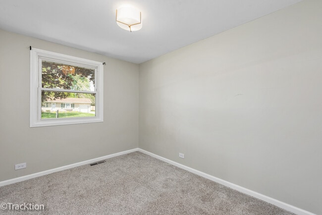 Building Photo - 146 Mohawk Dr