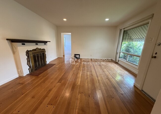 Building Photo - 999 31st St