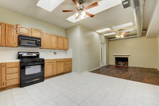 Building Photo - 4405 Barrow Ave