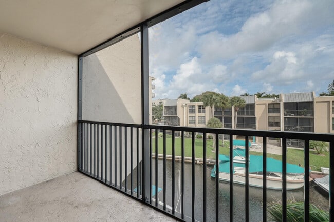 Building Photo - 6 Royal Palm Way
