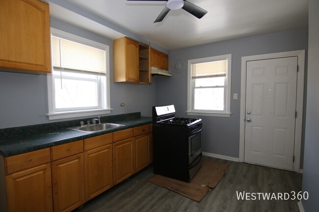 Building Photo - 14301 S Edbrooke Ave