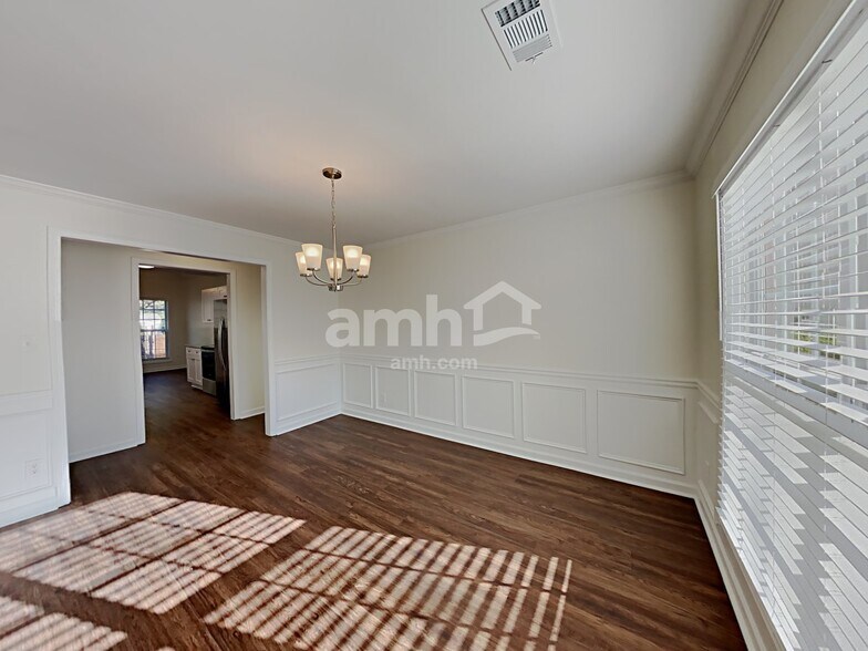 Building Photo - 2675 Sedgeview Way NE