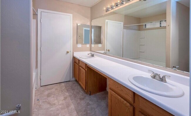 Building Photo - 12225 W Flanagan St