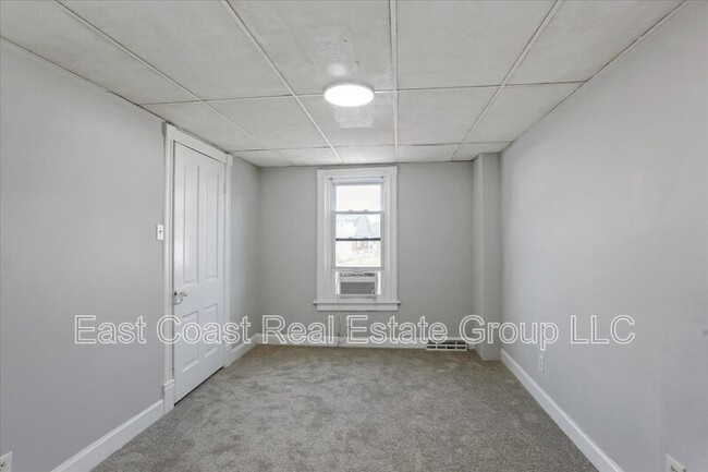 Building Photo - 805 S Potomac St