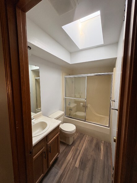 Building Photo - 1035 McClure Ln