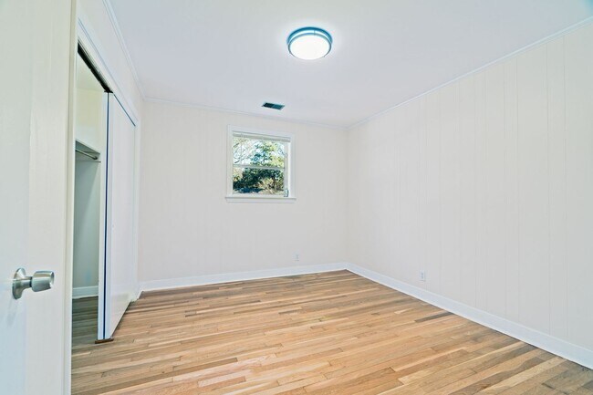 Building Photo - Peaceful Living in West Ashley!