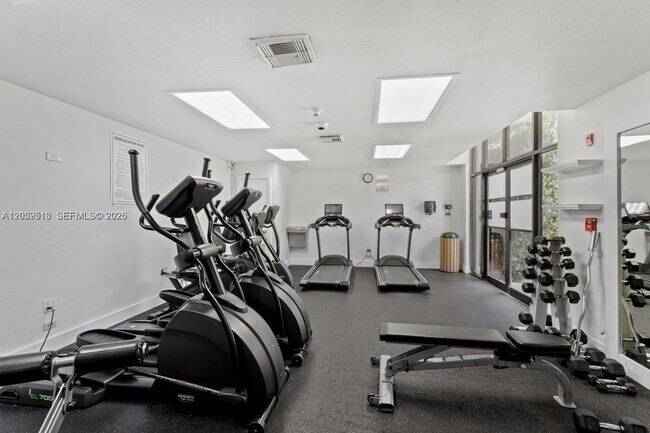 Building Photo - 181 Crandon Blvd