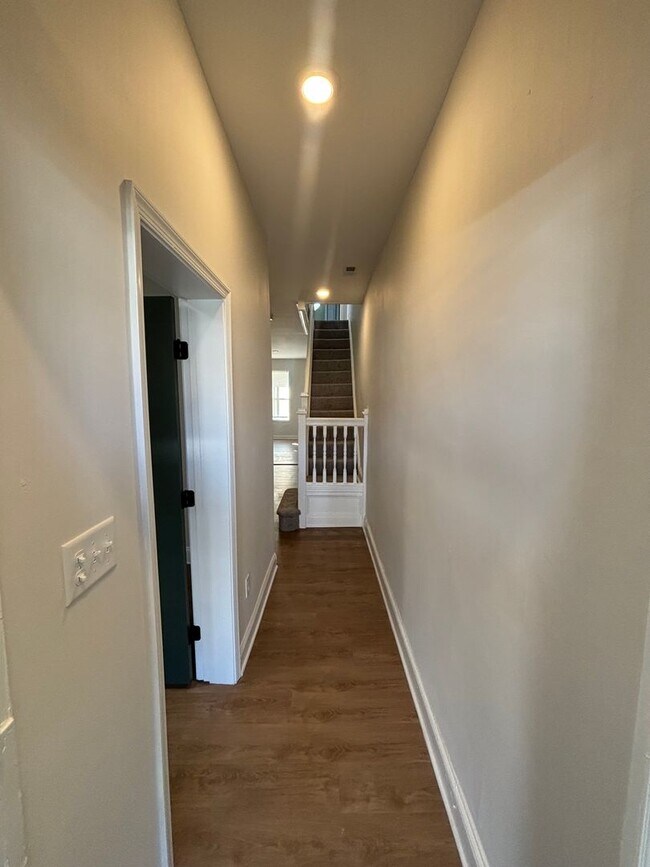 Building Photo - Newly Renovated 4BR/2BA Family Home in Winchester – Modern Kitchen & More