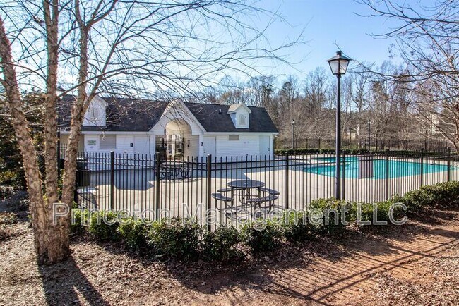 Building Photo - 153 Marakery Rd