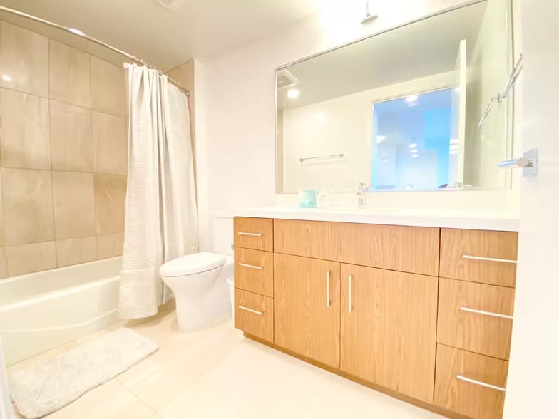 Bathroom 2 - 629 Keeaumoku St