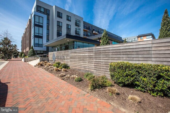Building Photo - 145 Riverhaven Dr