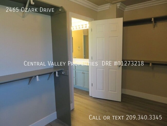 Building Photo - 2465 Ozark Dr