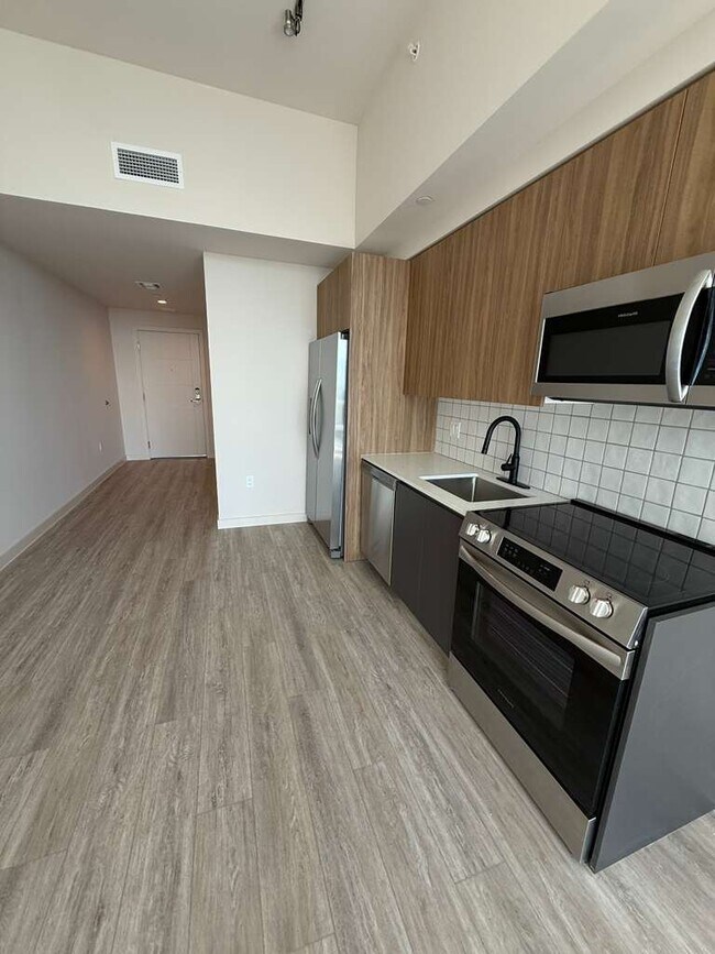 Building Photo - 521 SW 4th Ave