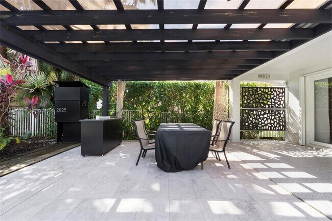 Building Photo - 932 Nandina Dr