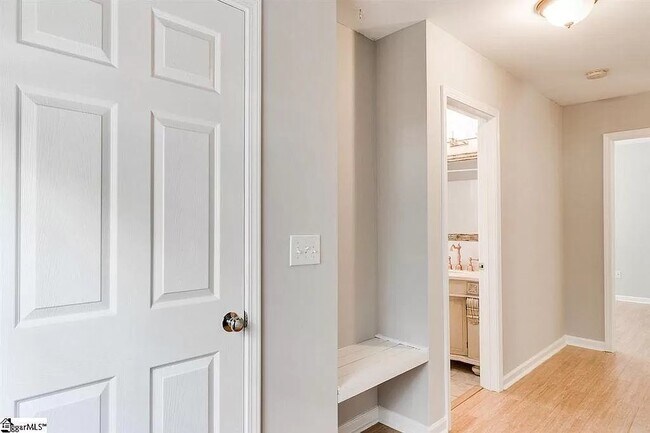 Building Photo - 331 Woodlark St