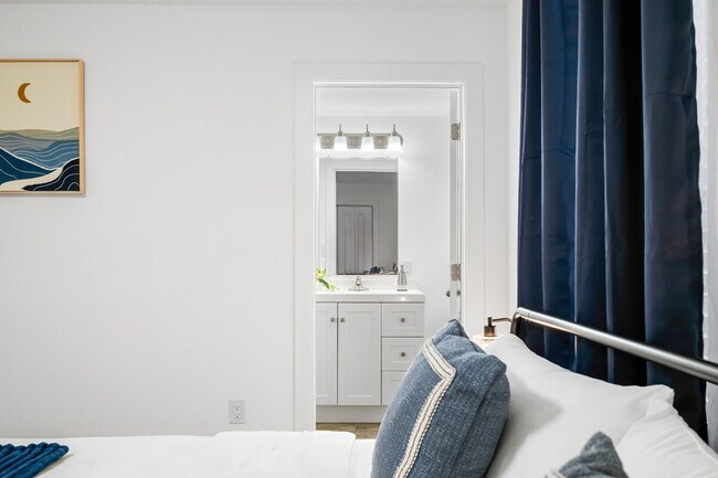 Building Photo - 1019 Central Ave