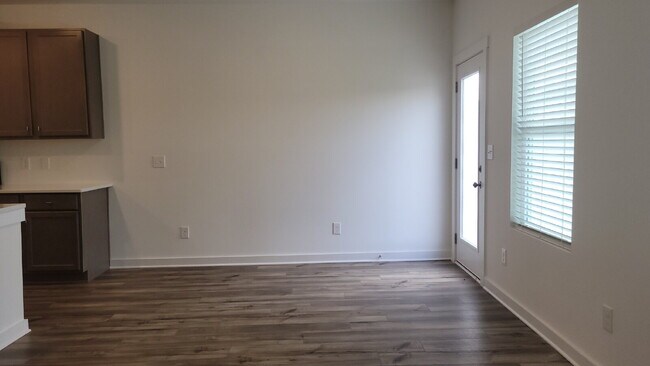 Building Photo - 7580 Discovery Pt Dr NW