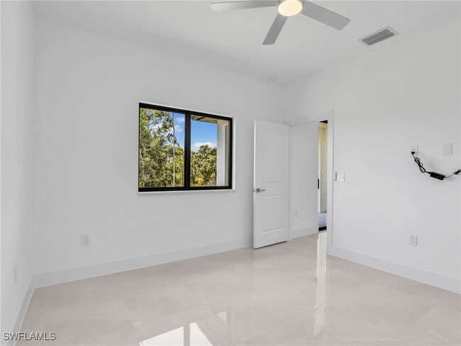 Building Photo - 2811 Cerito Ave N