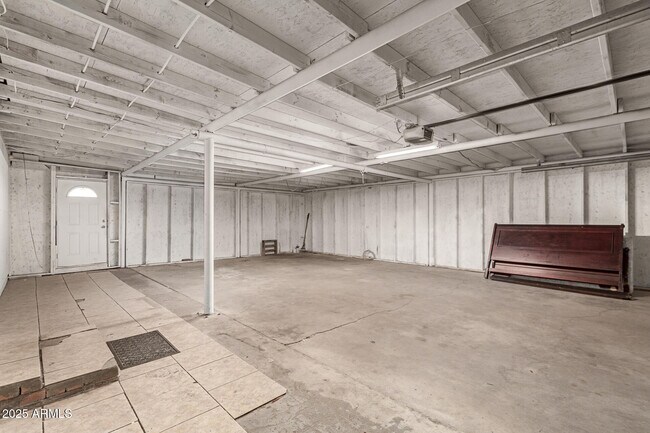 Building Photo - 407 E Eason Ave