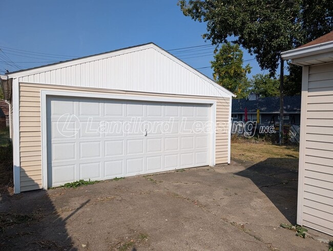 Building Photo - Rare 4 Bedroom Homewood Ranch with Garage