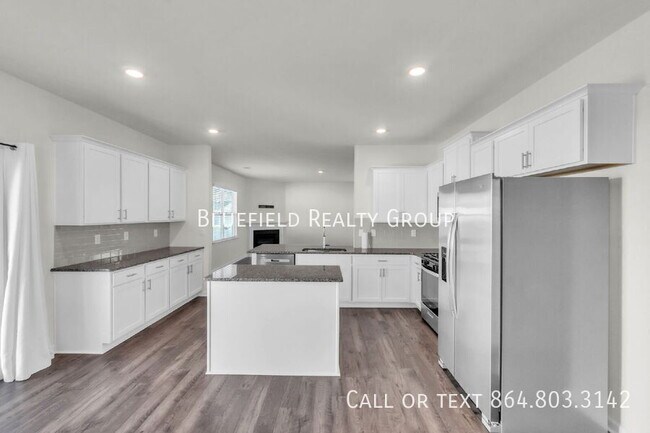 Building Photo - 380 Fenwick Dr