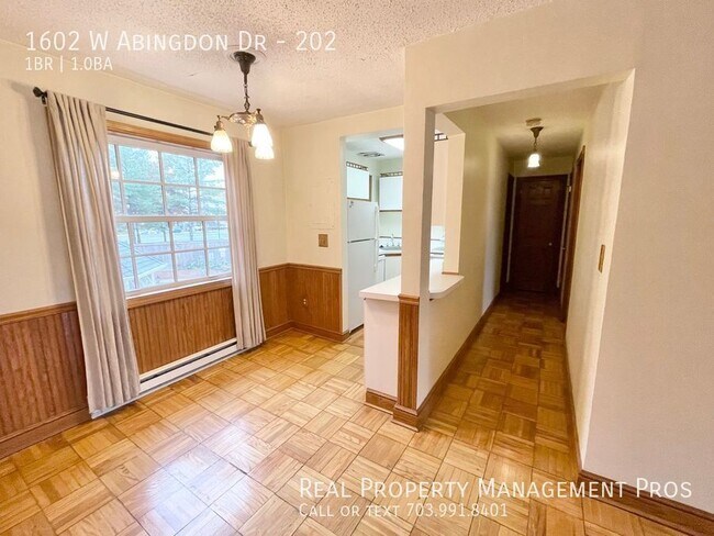 Building Photo - 1602 W Abingdon Dr