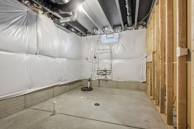 Building Photo - 7051 Aster Wy