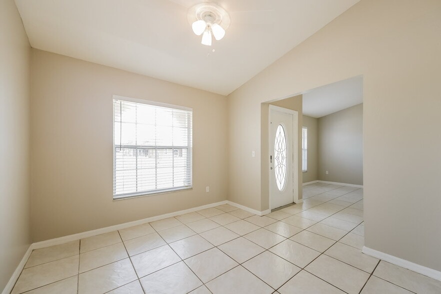 Building Photo - 401 SE 18th St