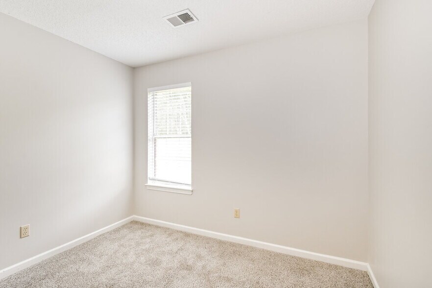 Building Photo - 3030 Caitlynn Cir S