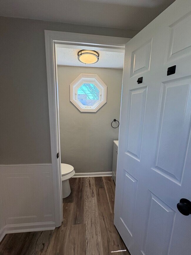 Building Photo - BEAUTIFULLY UPDATED 2 Bedroom / 1.5 Bath home in Penn Trafford School District