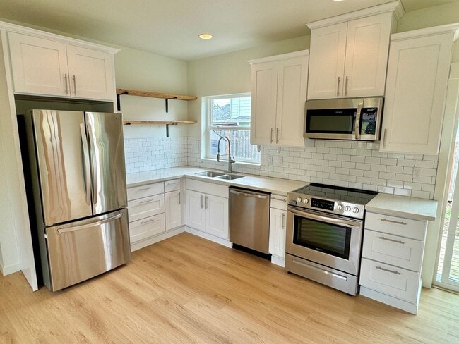 Building Photo - Brentwood-Darlington Fully Remodeled Bungalow with Huge Fenced Yard, A/C, Water/Sewer Included!