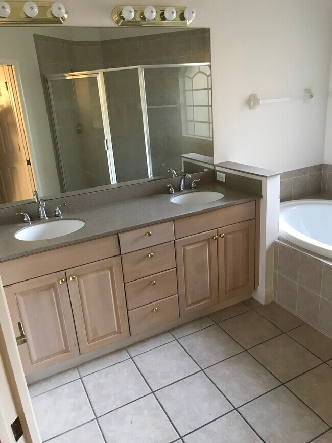 Building Photo - 5111 W Hyde Park Ct